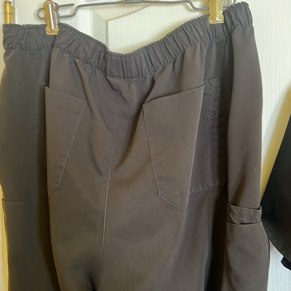 Vera Bradley sz L silky scrub pants and szL Cherokee infinity silky top - Picture 6 of 8